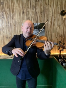 J'initie Cauet au Violon pour son émission sur la Saint-Valentin